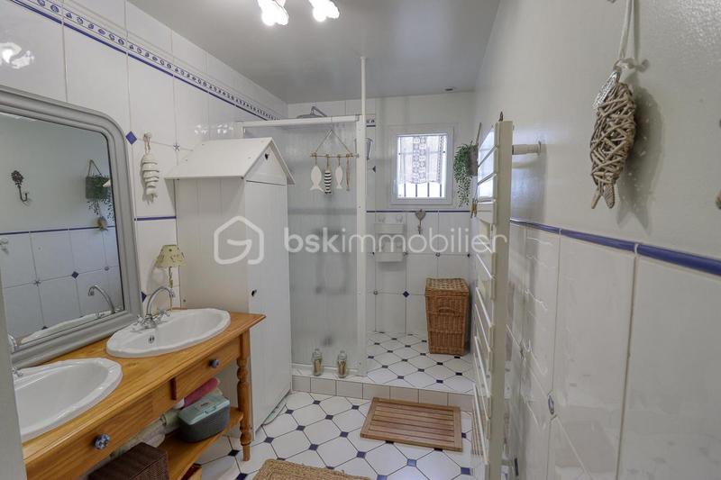 Maison traditionnelle - 193 m² - 8 pièces