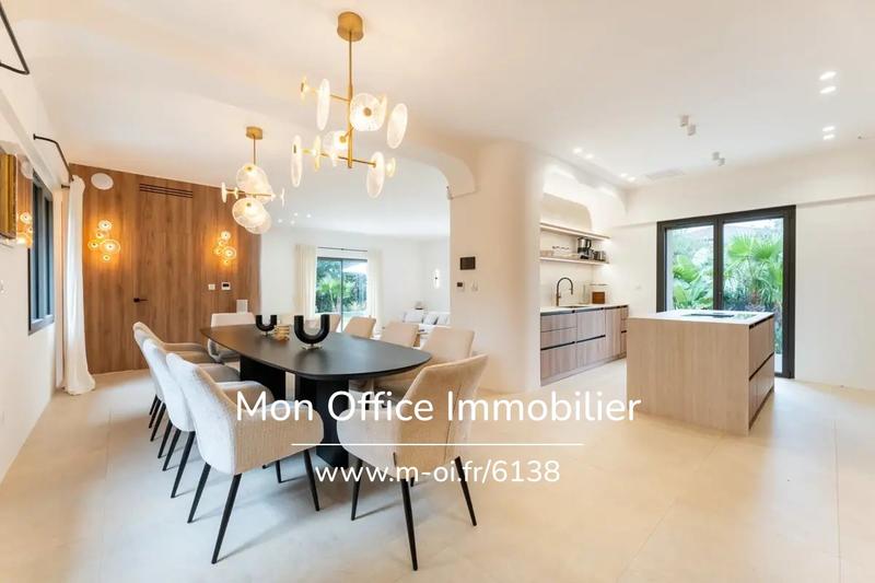 Propriété - 230 m² - 7 pièces