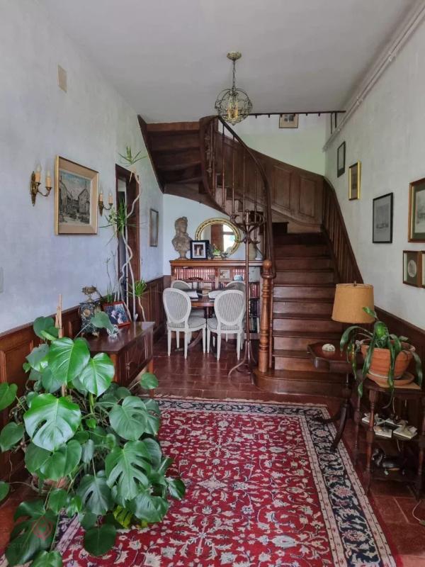 Maison - 212 m² - 12 pièces