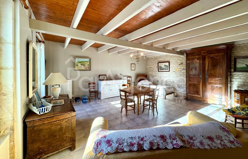 Maison - 241 m² - 8 pièces