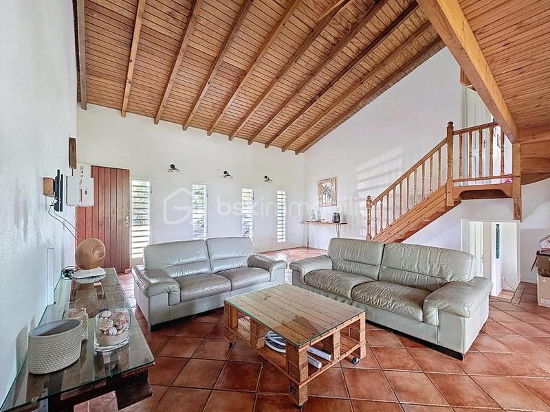 Propriété - 211 m² - 9 pièces