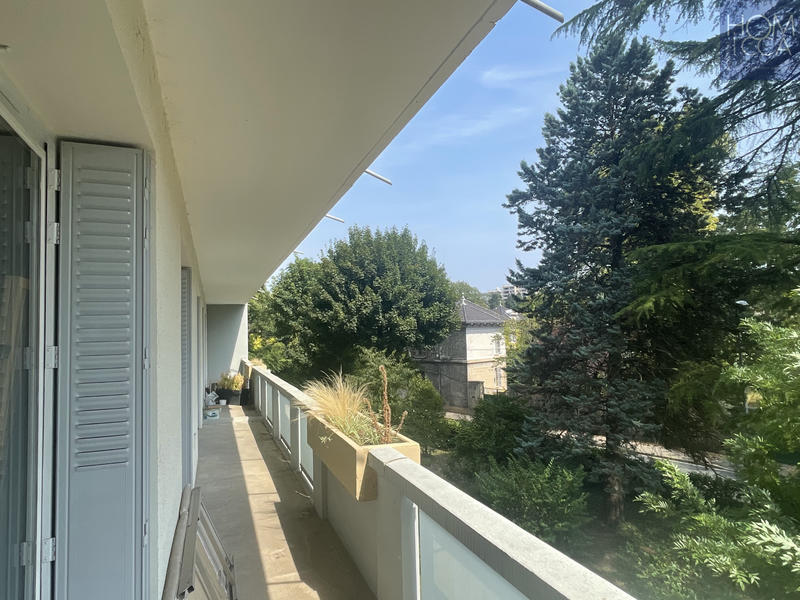 Appartement - 120 m² - 6 pièces