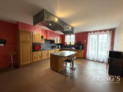 Maison - 273 m² - 7 pièces