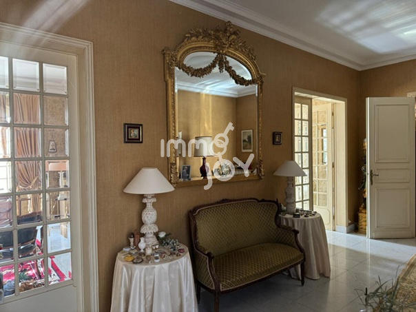 Villa - 411 m² - 12 pièces