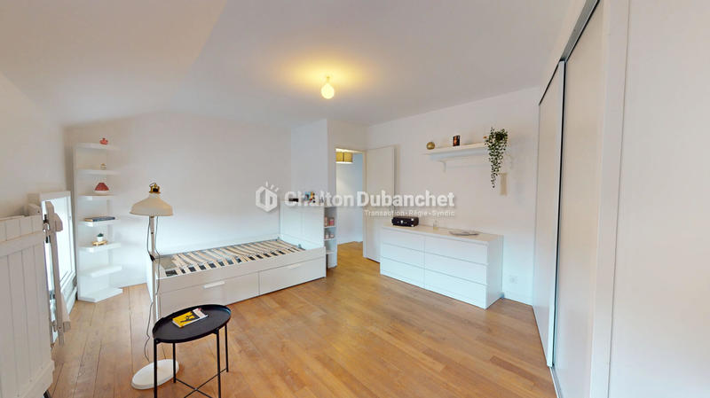 Appartement - 195 m² - 8 pièces