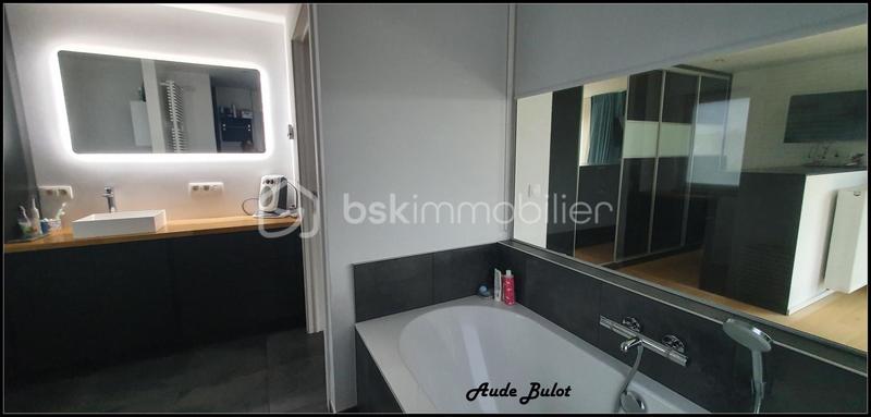 Maison - 240 m² - 8 pièces