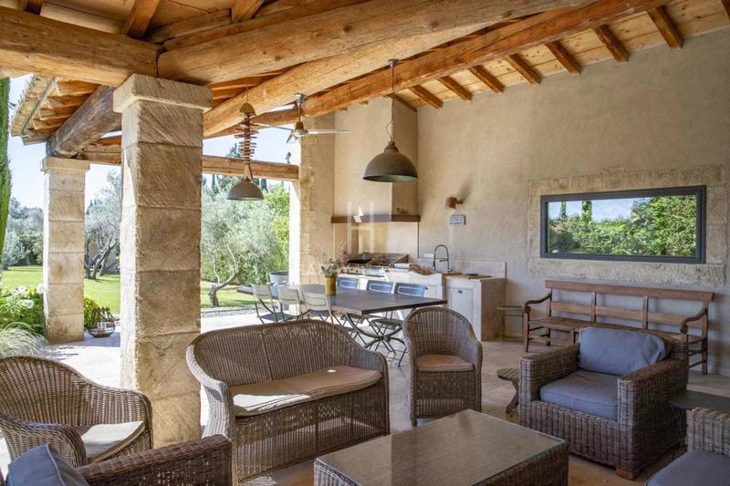 Propriété - 240 m² - 9 pièces