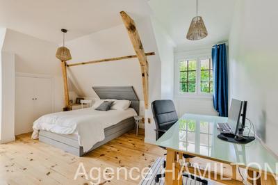 Maison - 220 m² - 8 pièces