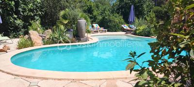 Propriété - 215 m² - 4 pièces