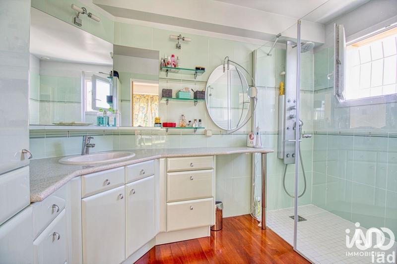 Maison - 185 m² - 8 pièces