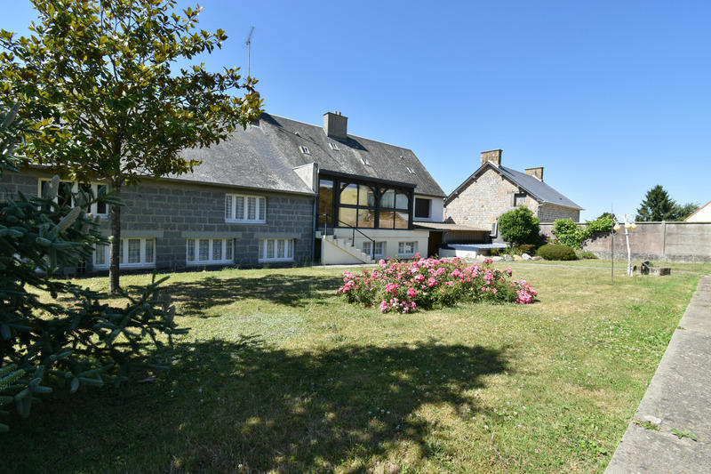 Maison - 350 m² - 12 pièces