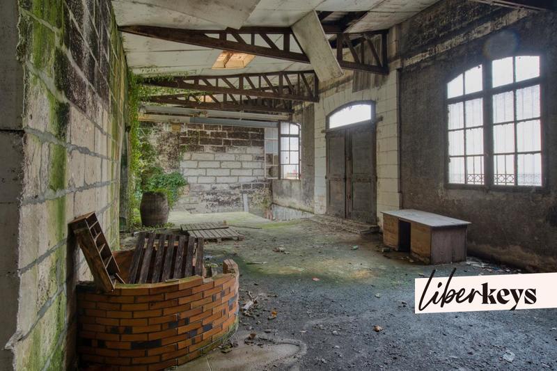 Maison - 900 m² - 1 pièce