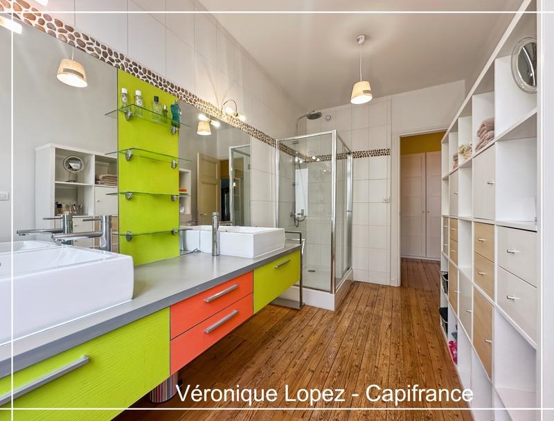 Maison - 252 m² - 10 pièces