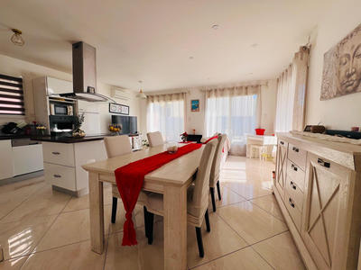 Maison - 95 m² - 4 pièces