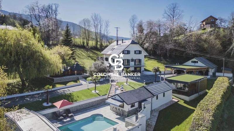 Maison - 280 m² - 10 pièces