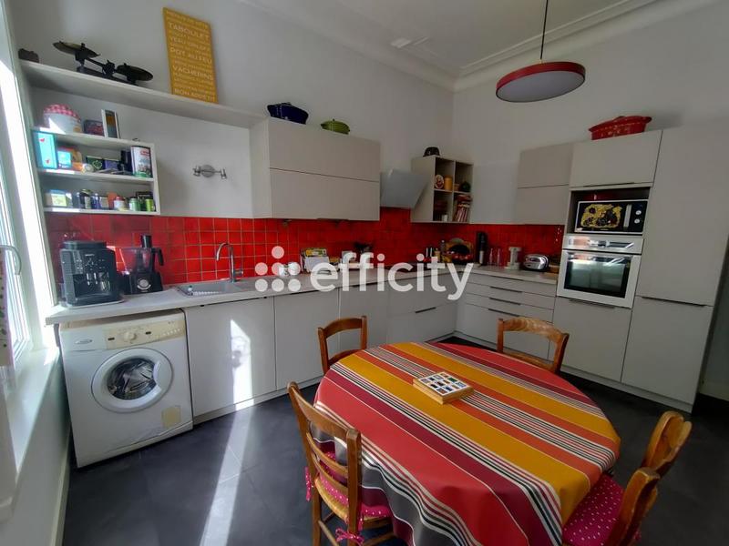 Maison - 270 m² - 11 pièces