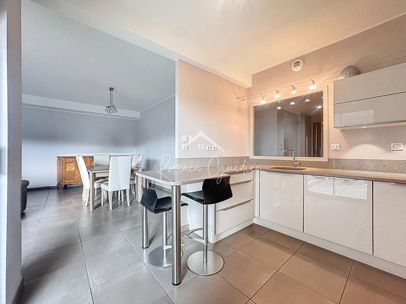 Appartement - 82 m² - 3 pièces