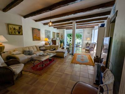 Maison - 230 m² - 7 pièces