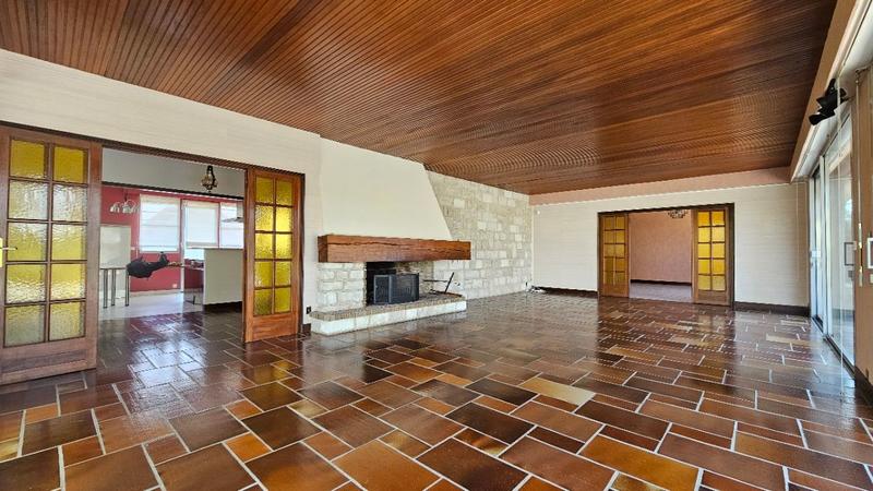 Maison - 247 m² - 7 pièces