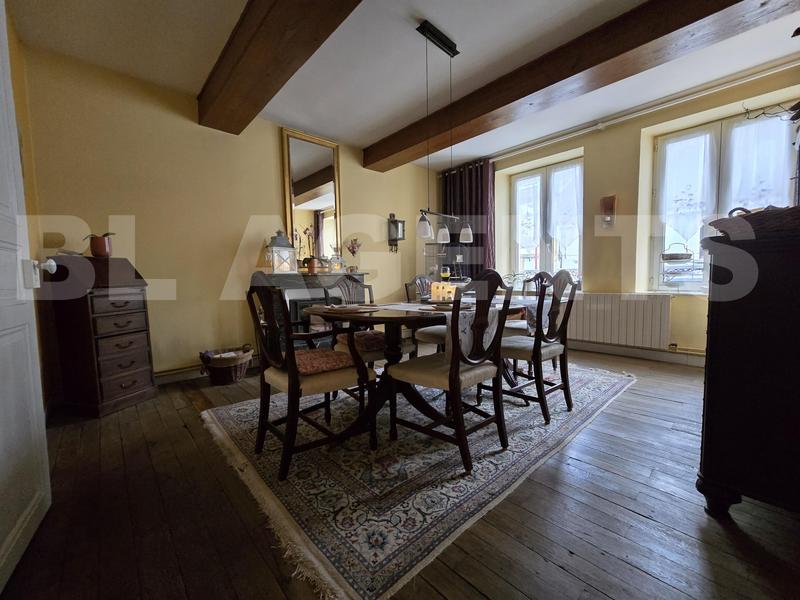 Maison - 260 m² - 10 pièces