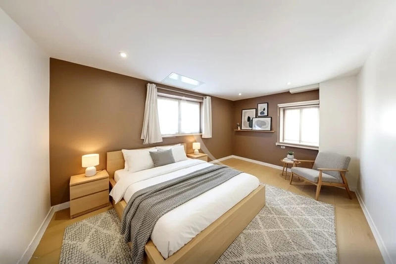 Maison - 204 m² - 9 pièces