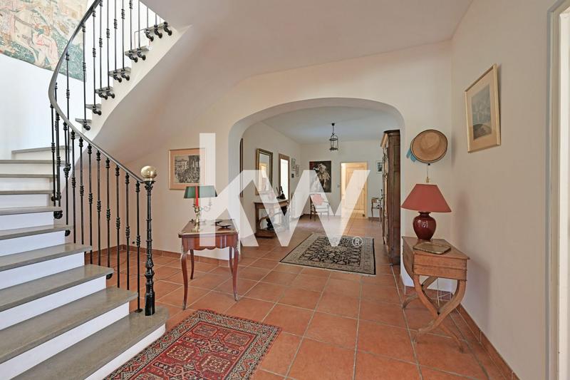 Maison - 285 m² - 8 pièces