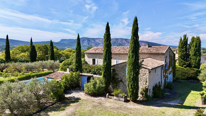 Mas - 269 m² - 10 pièces