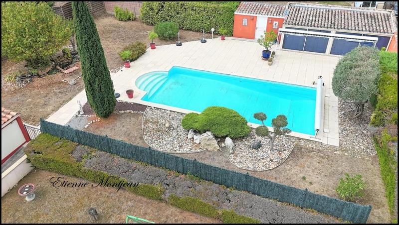 Maison - 256 m² - 13 pièces