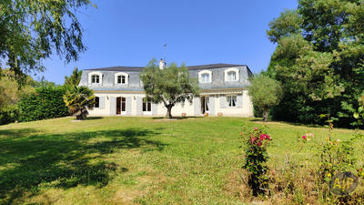 Maison - 305 m² - 11 pièces