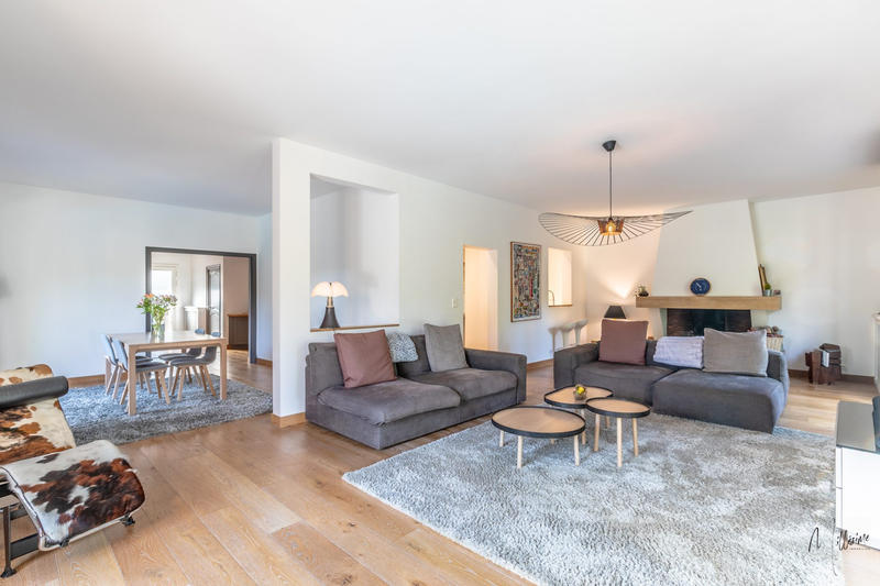 Maison - 270 m² - 11 pièces