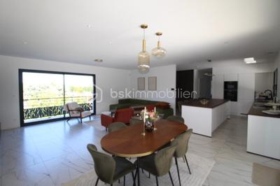 Maison - 243 m² - 7 pièces