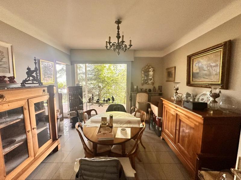 Maison - 300 m² - 8 pièces