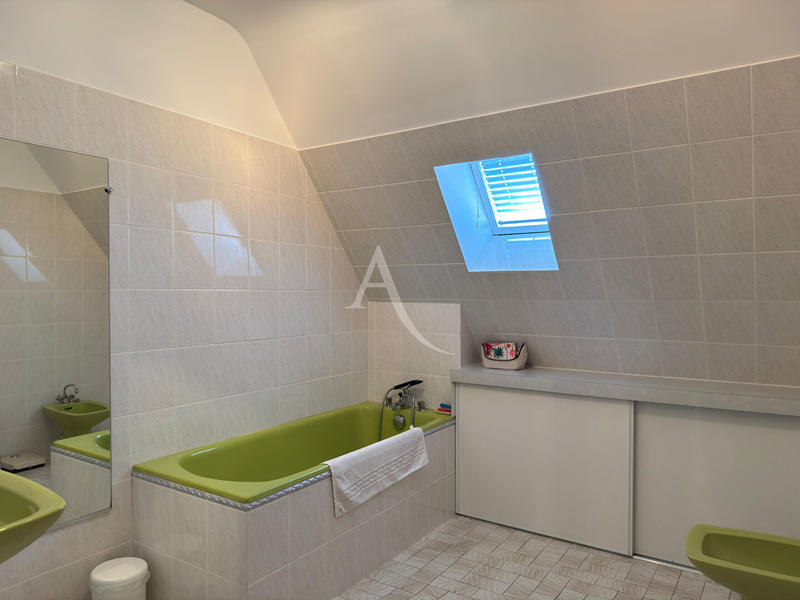 Maison - 200 m² - 8 pièces