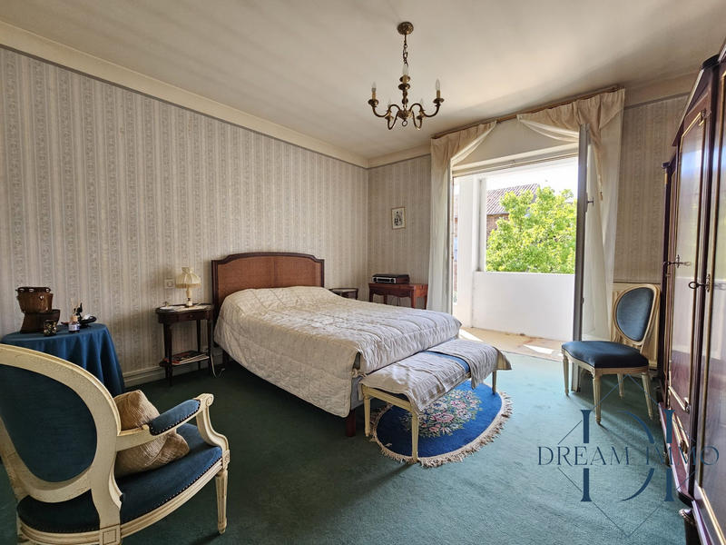 Villa - 319 m² - 14 pièces