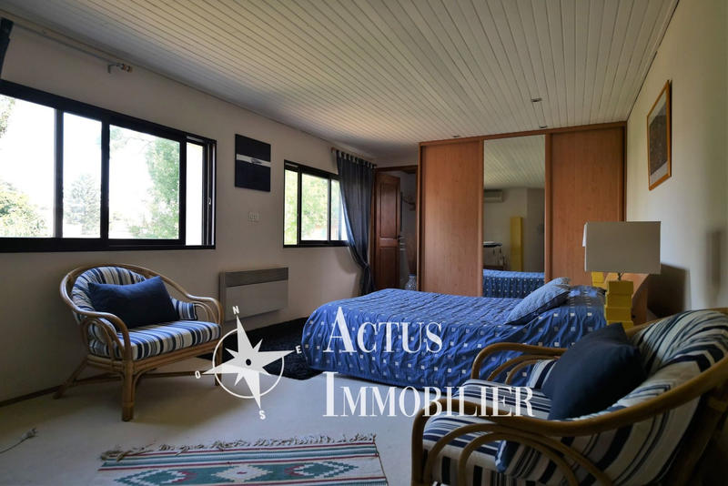 Maison - 210 m² - 7 pièces