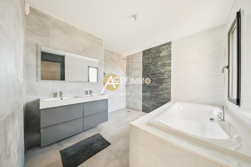 Villa - 171 m² - 6 pièces