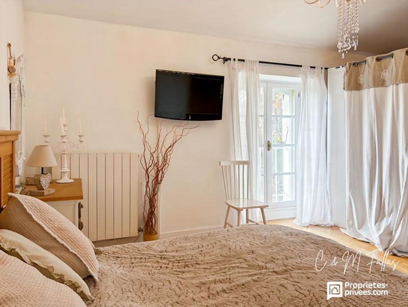 Maison - 205 m² - 9 pièces