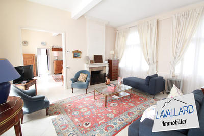 Maison - 286 m² - 17 pièces