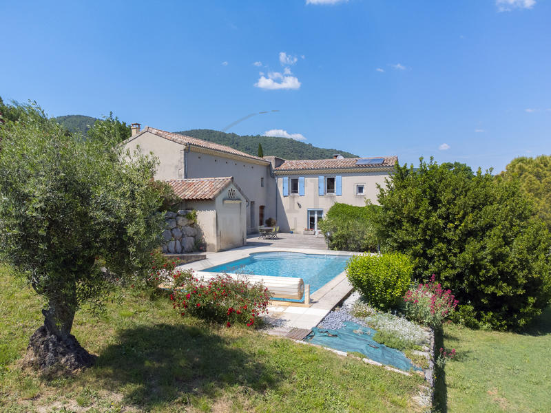 Propriété - 295 m² - 8 pièces