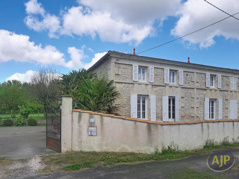 Maison - 220 m² - 9 pièces
