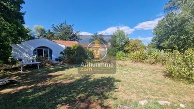 Maison - 245 m² - 8 pièces