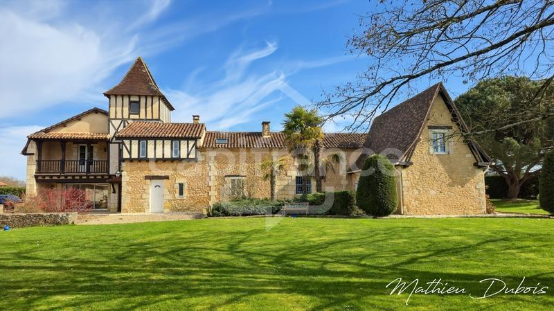 Propriété - 380 m² - 12 pièces