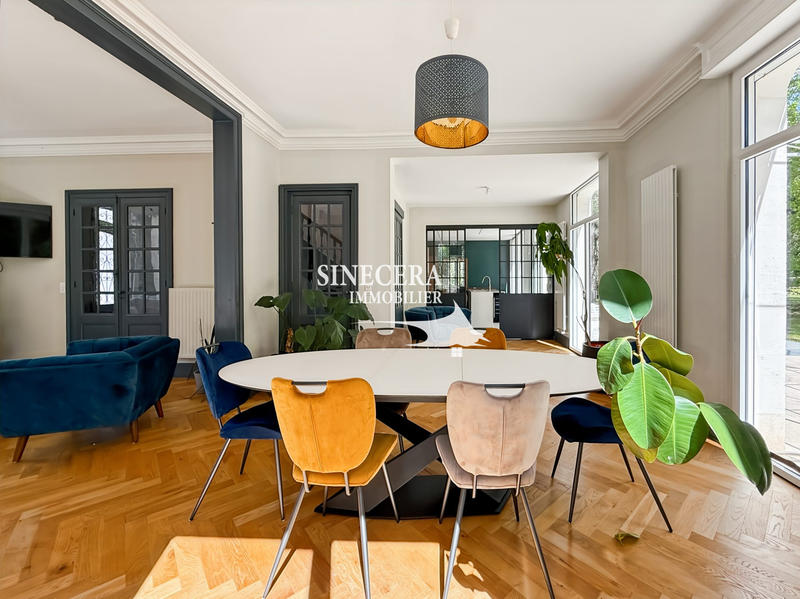 Maison - 360 m² - 14 pièces