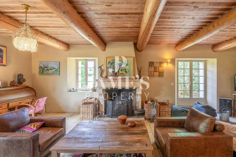 Maison - 300 m² - 7 pièces