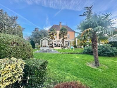 Maison de maîtres - 302 m² - 9 pièces