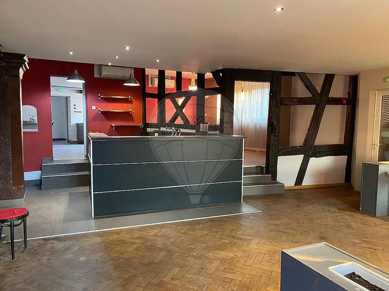 Local commercial - 200 m² - 5 pièces