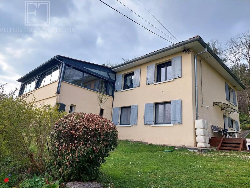 Maison - 207 m² - 9 pièces