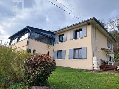 Maison - 207 m² - 9 pièces