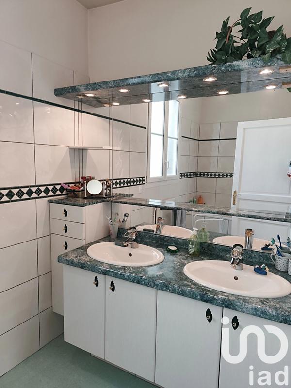 Maison - 240 m² - 8 pièces