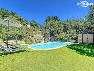 Maison - 225 m² - 11 pièces